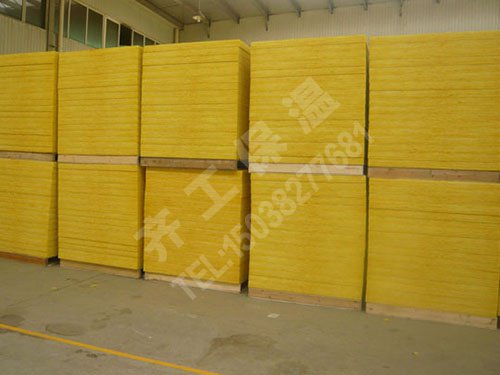 玻璃棉是直徑只有幾微米的玻璃纖維制成的彈性氈狀體。